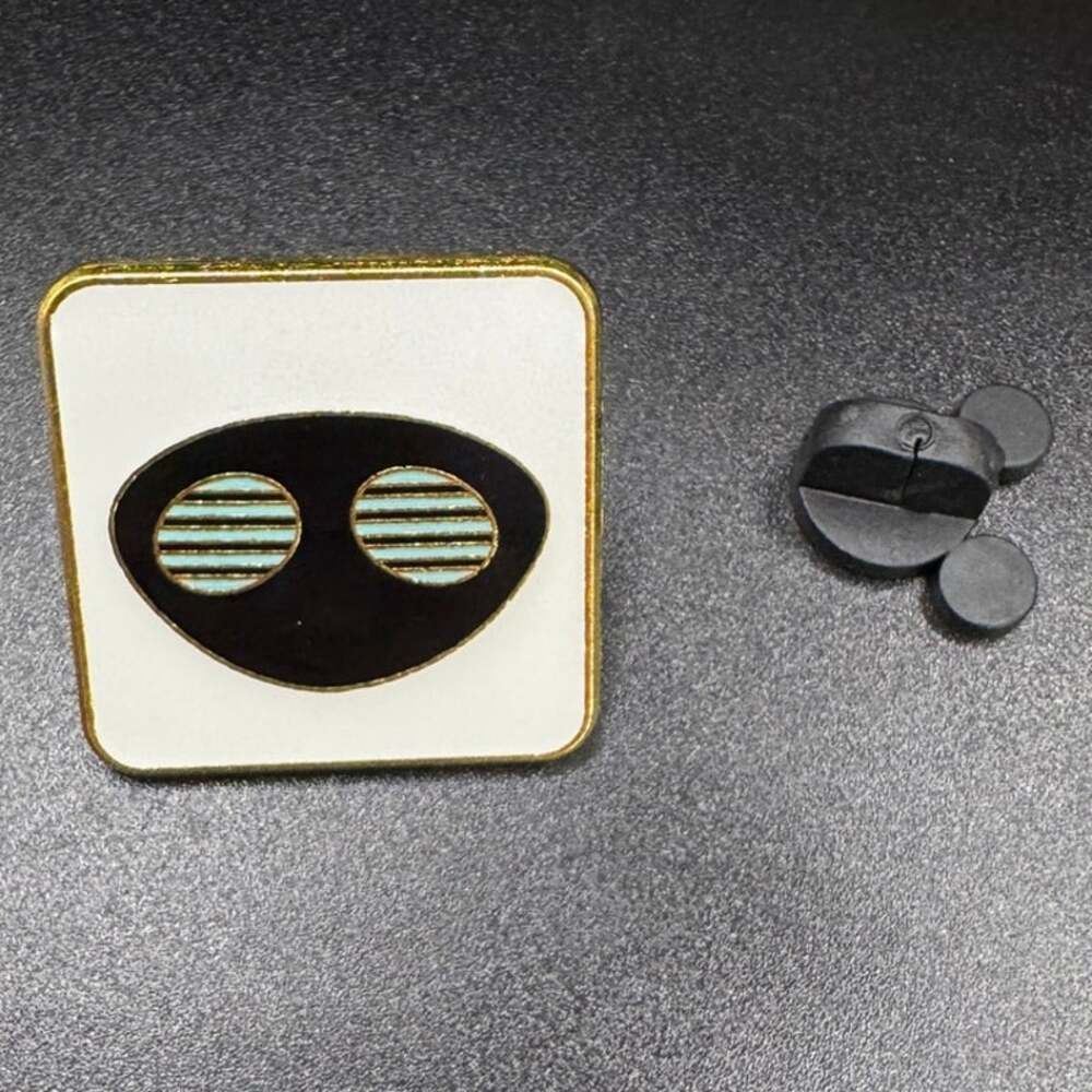 Disney Pixar Family Square Mystery Box Eve Disney Trading Pin